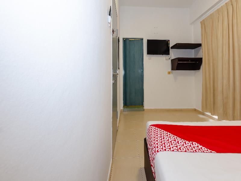 Oyo 1090 Hollitel Hotel Melaka Bagian luar foto